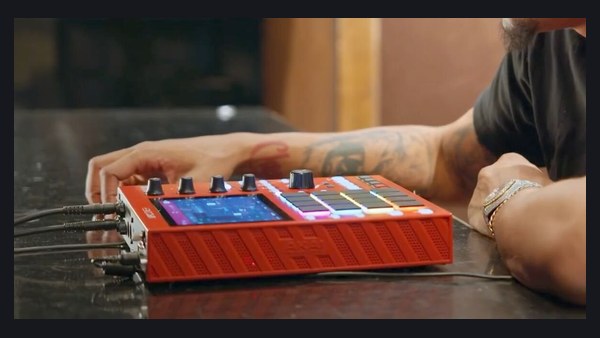 MPC One+（Akai Professional）の本体